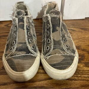 Blowfish Malibu Play Camo Sneakers Slip On Size 6 Med. Hobo Chic